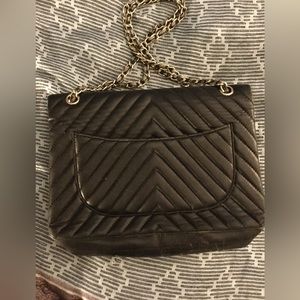 Beautiful vintage Chanel quilted bag with gold chain and red inner lining